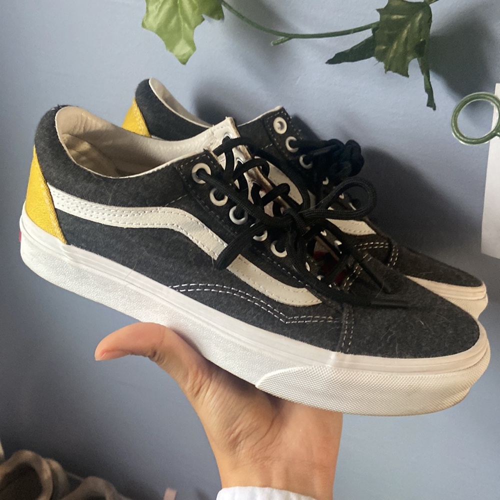 Vans - Picture 2 of 2